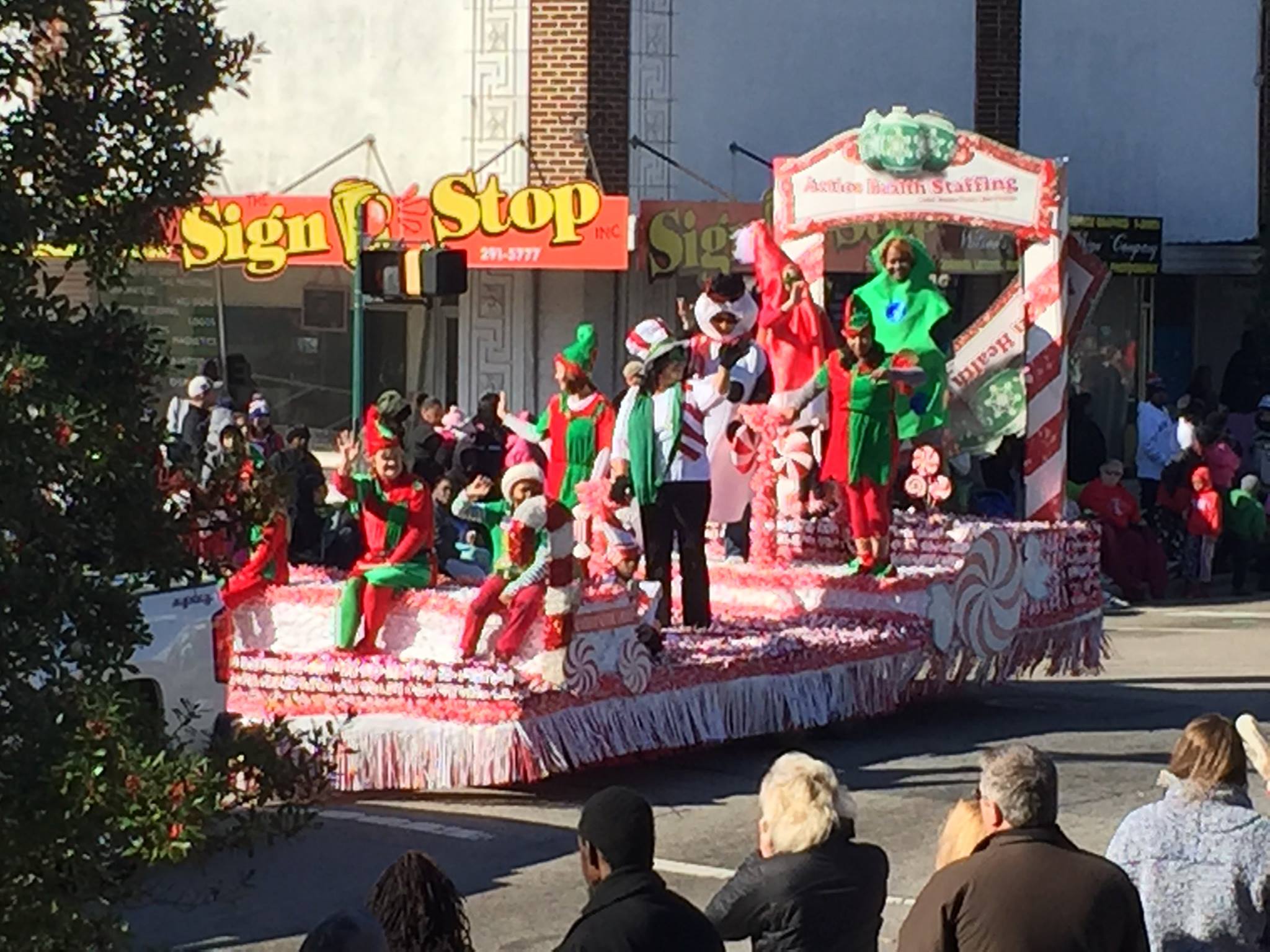 pictures christmas parade floats christmas decore is whataburger open on christmas